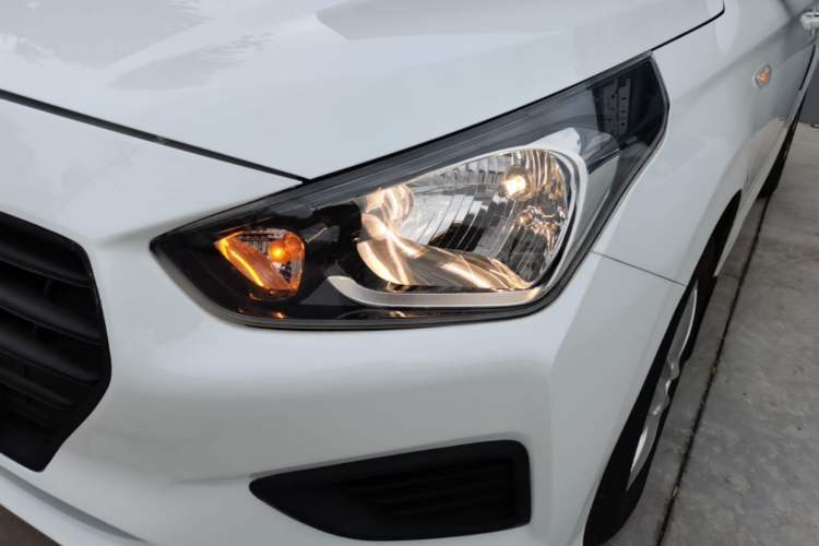 Used Hyundai Verna (older generation) 2017 1.4L Manual Refreshed Version China V Standard Left Front Headlight