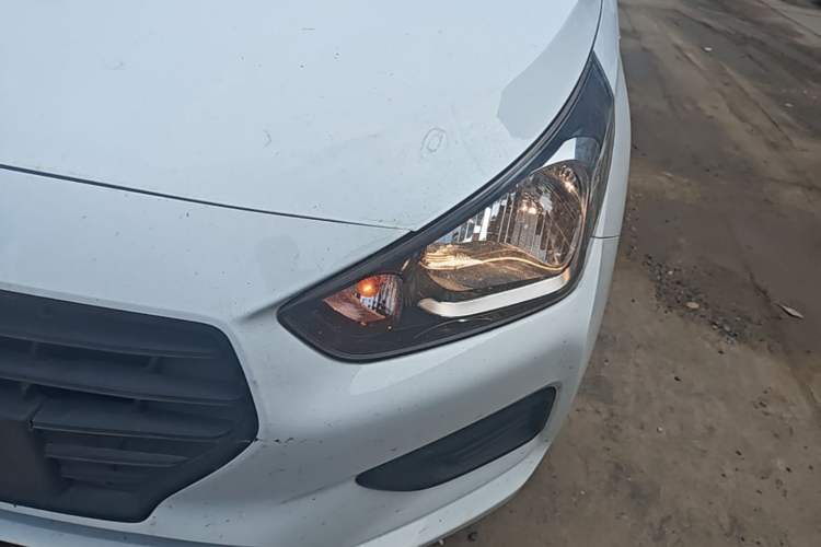 Used Hyundai Verna (older generation) 2017 1.4L Manual Refreshed Version China V Standard Left Front Headlight