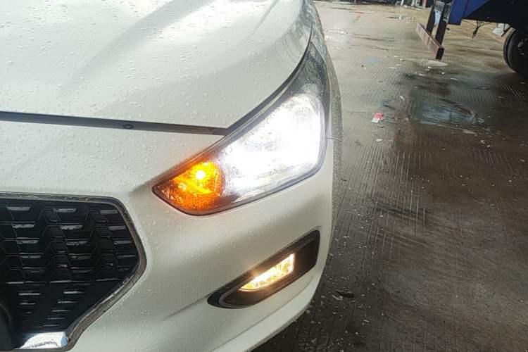 Used Hyundai Verna (older generation) 2017 1.4L Manual Colorful Skyroof Version China V Standard Left Front Headlight