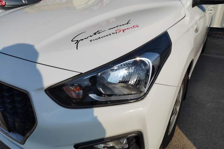 Used Hyundai Verna (older generation) 2017 1.4L Automatic YueXiang Edition China V-standard Left Front Headlight
