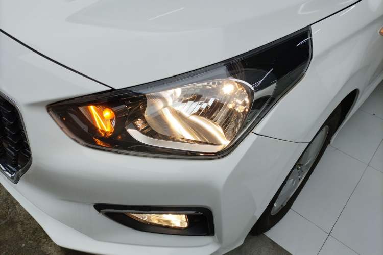 Used Hyundai Verna (older generation) 2017 1.4L Manual Huancai Edition China V Standard Left Front Headlight