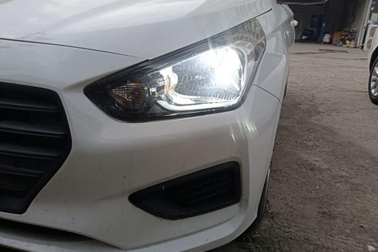 Used Hyundai Verna (older generation) 2017 1.4L Manual Refreshed Version China VI Standard Left Front Headlight