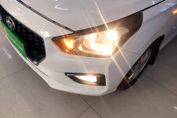 Used Hyundai Verna (older generation) 2017 1.4L Automatic YueXiang Edition China V-standard Left Front Headlight