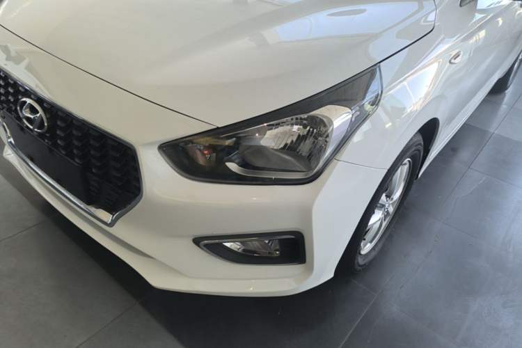 Used Hyundai Verna (older generation) 2017 1.4L Manual Huancai Edition China VI Left Front Headlight