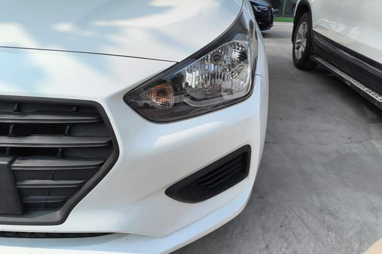 Used Hyundai Verna (older generation) 2017 1.4L Manual Refreshed Version China VI Standard Left Front Headlight