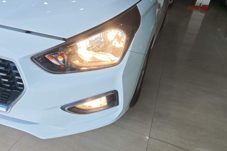 Used Hyundai Verna (older generation) 2017 1.4L Automatic YueXiang Edition China V-standard Left Front Headlight
