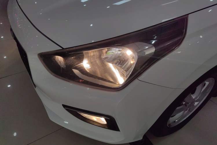 Used Hyundai Verna (older generation) 2017 1.4L Automatic YueXiang Edition China V-standard Left Front Headlight
