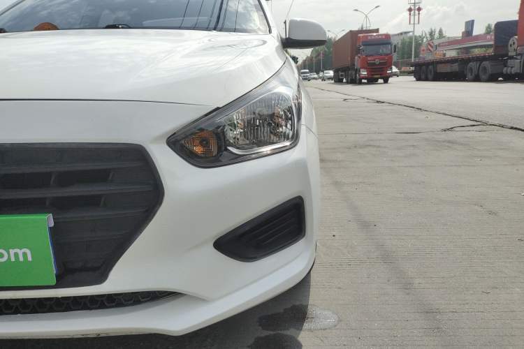 Used Hyundai Verna (older generation) 2017 1.4L Manual Refreshed Version China VI Standard Left Front Headlight