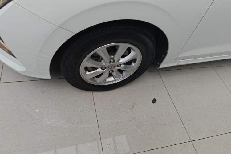 Used Hyundai Verna (older generation) 2017 1.4L Manual Huancai Edition China V Standard Left Front Wheel Hub