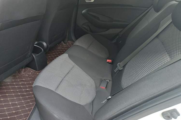 Used Hyundai Verna (older generation) 2017 1.4L Manual Huancai Edition China V Standard Left Rear Seat