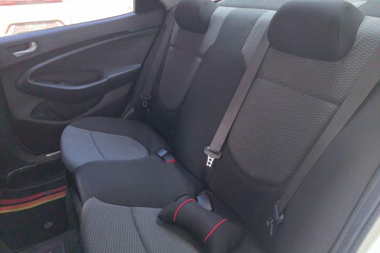 Used Hyundai Verna (older generation) 2017 1.4L Manual Refreshed Version China V Standard Left Rear Seat
