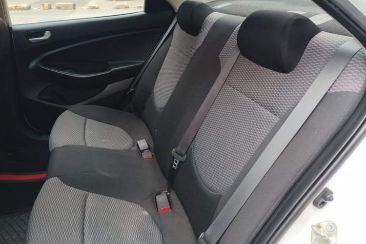 Used Hyundai Verna (older generation) 2017 1.4L Manual Refreshed Version China V Standard Left Rear Seat