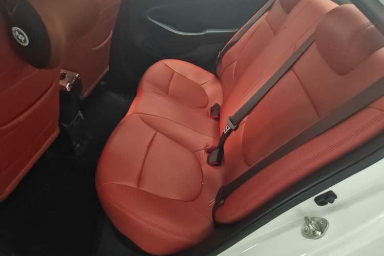 Used Hyundai Verna (older generation) 2017 1.4L Manual Colorful Skyroof Version China VI Standard Left Rear Seat