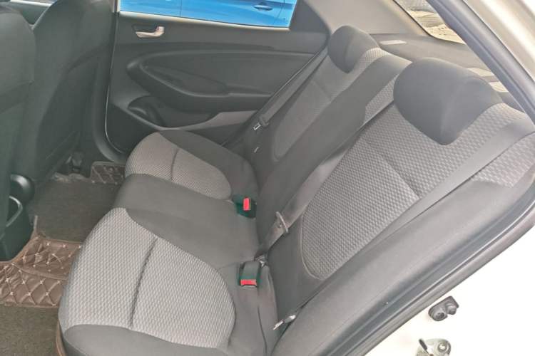 Used Hyundai Verna (older generation) 2017 1.4L Manual Refreshed Version China VI Standard Left Rear Seat