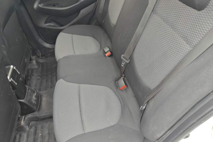 Used Hyundai Verna (older generation) 2017 1.4L Automatic YueXiang Edition China V-standard Left Rear Seat