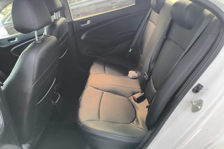 Used Hyundai Verna (older generation) 2017 1.4L Manual Refreshed Version China VI Standard Left Rear Seat