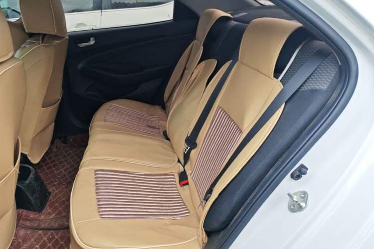 Used Hyundai Verna (older generation) 2017 1.4L Manual Refreshed Version China VI Standard Left Rear Seat
