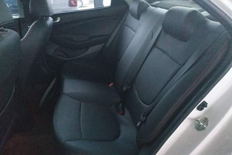 Used Hyundai Verna (older generation) 2017 1.4L Manual Refreshed Version China VI Standard Left Rear Seat