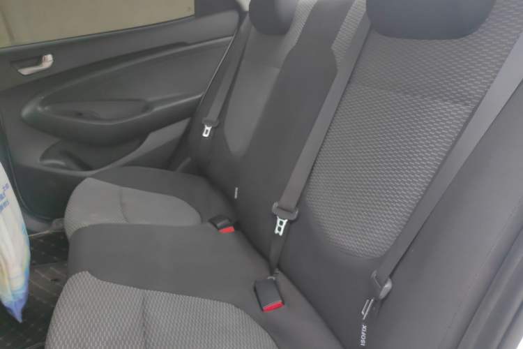 Used Hyundai Verna (older generation) 2017 1.4L Manual Refreshed Version China V Standard Left Rear Seat
