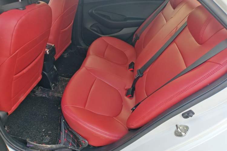 Used Hyundai Verna (older generation) 2017 1.4L Manual Colorful Skyroof Version China VI Standard Left Rear Seat