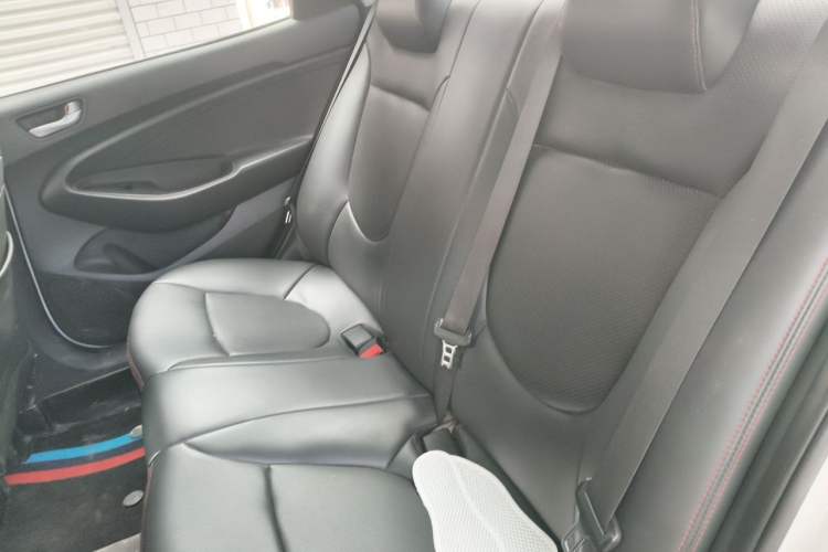 Used Hyundai Verna (older generation) 2017 1.4L Manual Refreshed Version China VI Standard Left Rear Seat