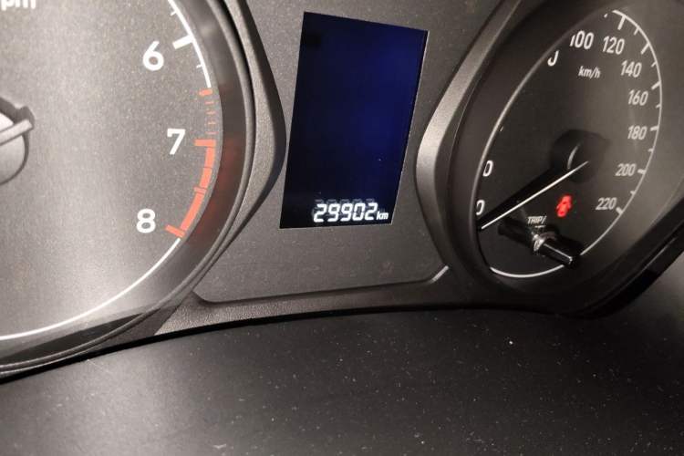 Used Hyundai Verna (older generation) 2017 1.4L Manual Refreshed Version China V Standard Odometer Close Up