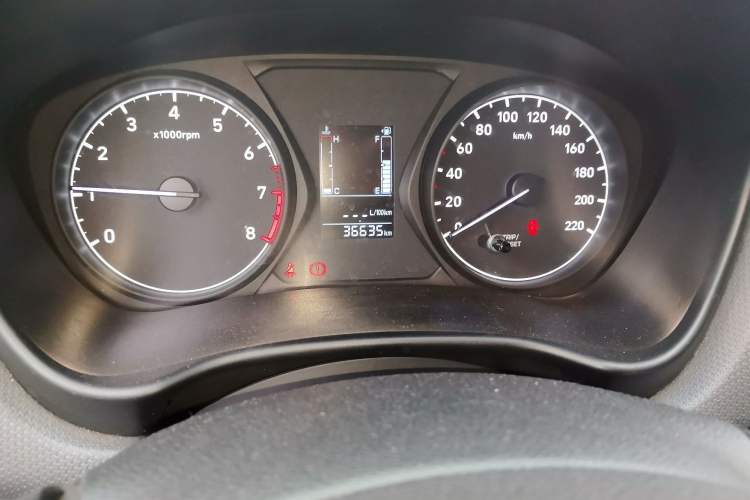 Used Hyundai Verna (older generation) 2017 1.4L Manual Refreshed Version China V Standard Odometer Close Up