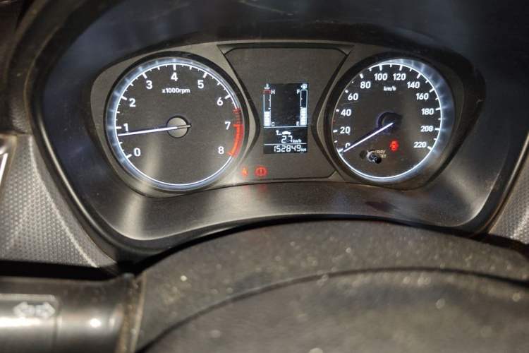 Used Hyundai Verna (older generation) 2017 1.4L Manual Refreshed Version China V Standard Odometer Close Up
