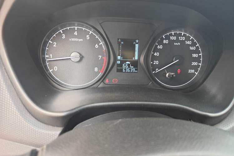 Used Hyundai Verna (older generation) 2017 1.4L Manual Refreshed Version China VI Standard Odometer Close Up