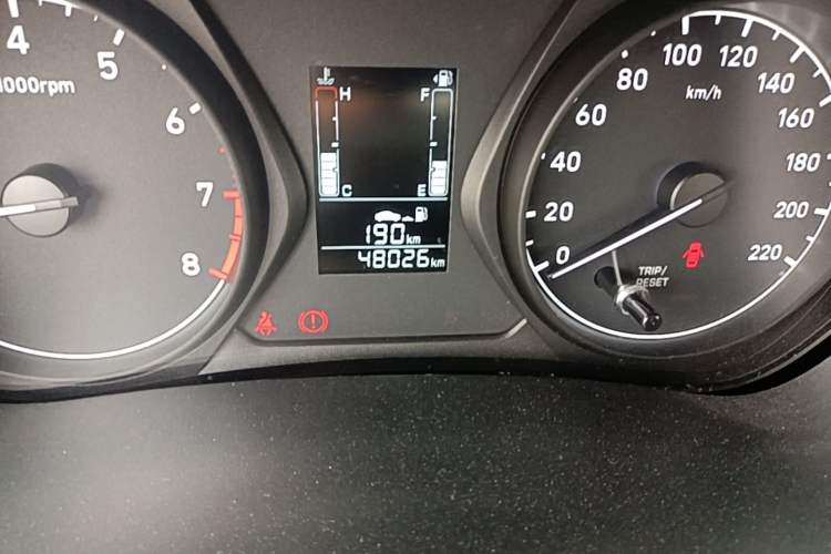Used Hyundai Verna (older generation) 2017 1.4L Manual Colorful Skyroof Version China V Standard Odometer Close Up