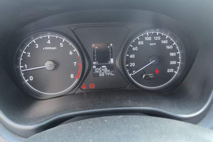 Used Hyundai Verna (older generation) 2017 1.4L Manual Refreshed Version China VI Standard Odometer Close Up