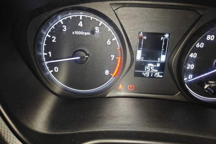 Used Hyundai Verna (older generation) 2017 1.4L Manual Colorful Skyroof Version China VI Standard Odometer Close Up