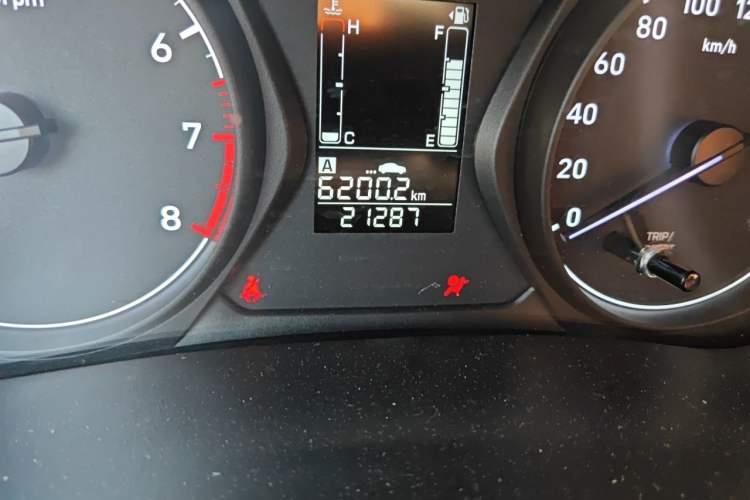 Used Hyundai Verna (older generation) 2017 1.4L Manual Huancailian Connected Version China V Standard Odometer Close Up
