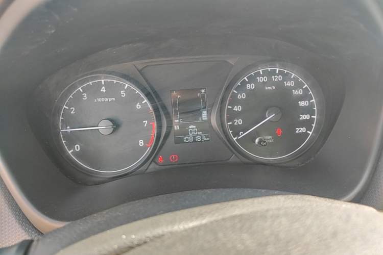 Used Hyundai Verna (older generation) 2017 1.4L Manual Refreshed Version China VI Standard Odometer Close Up