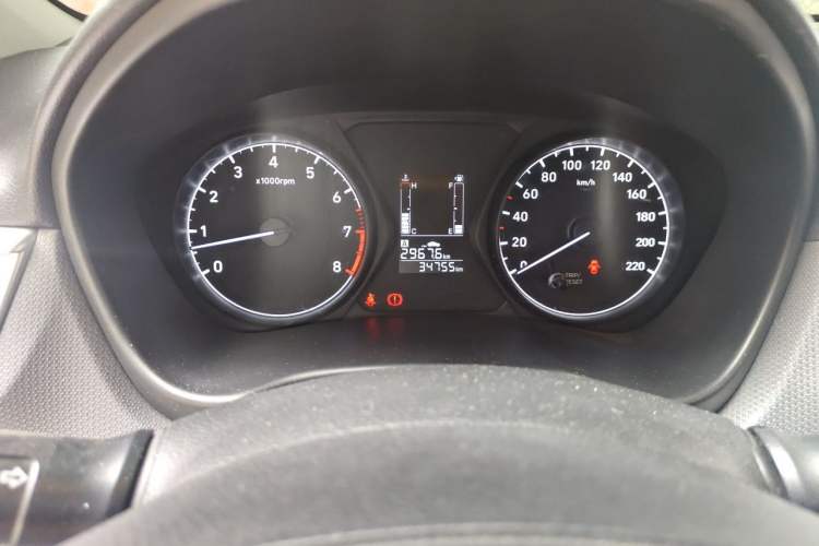 Used Hyundai Verna (older generation) 2017 1.4L Manual Huancai Edition China V Standard Odometer Close Up