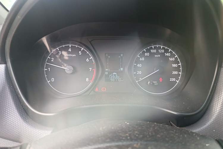 Used Hyundai Verna (older generation) 2017 1.4L Manual Huancai Edition China V Standard Odometer Close Up
