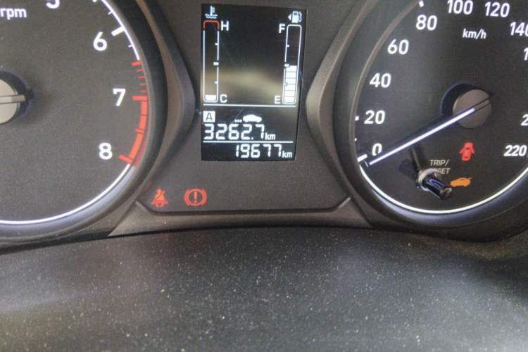 Used Hyundai Verna (older generation) 2017 1.4L Manual Refreshed Version China VI Standard Odometer Close Up
