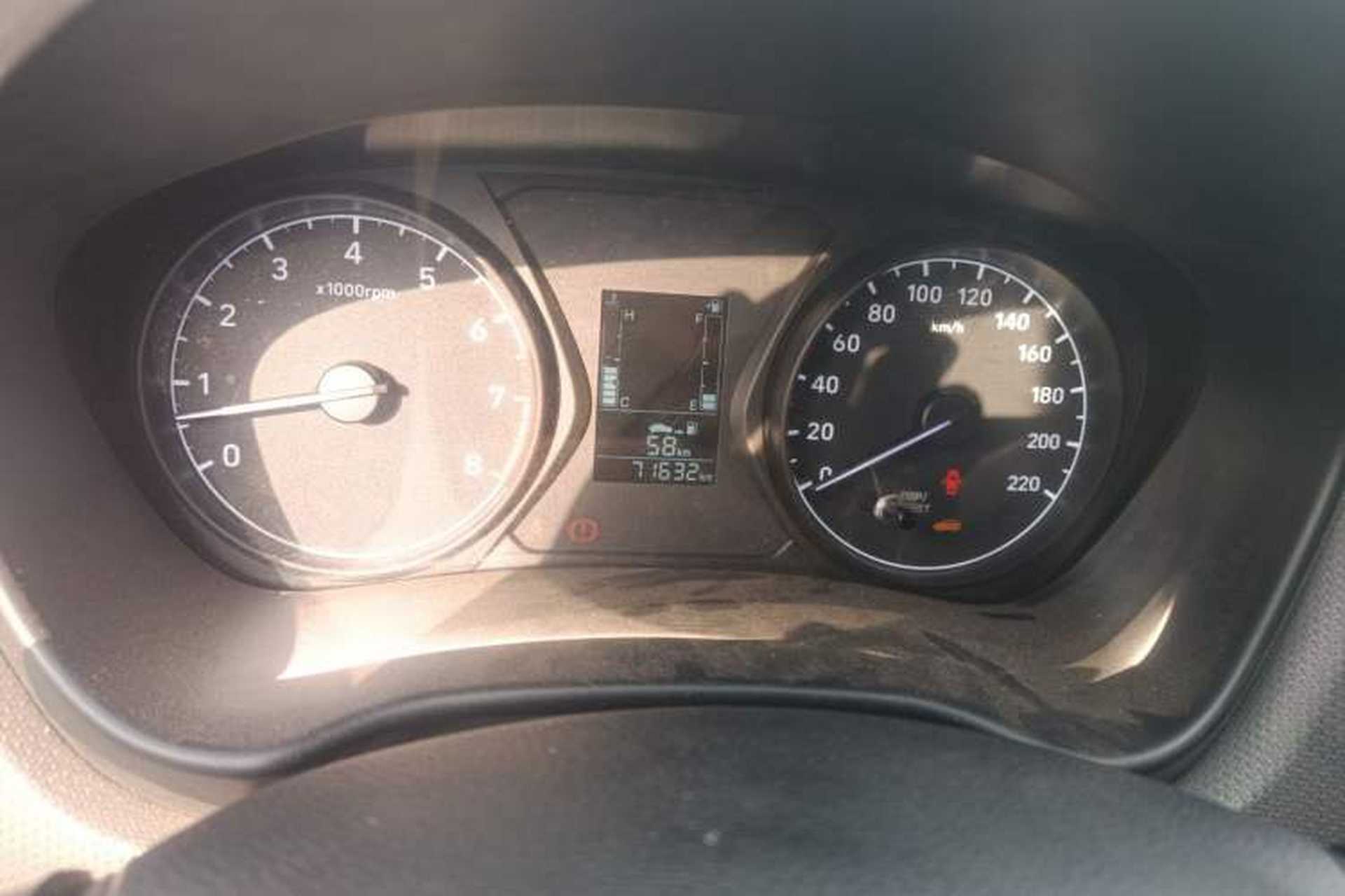 Used Hyundai Verna (older generation) 2017 1.4L Manual Huancai Edition China V Standard Odometer Close Up