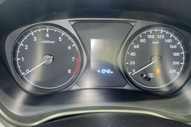 Used Hyundai Verna (older generation) 2017 1.4L Manual Huancai Edition China VI Odometer Close Up