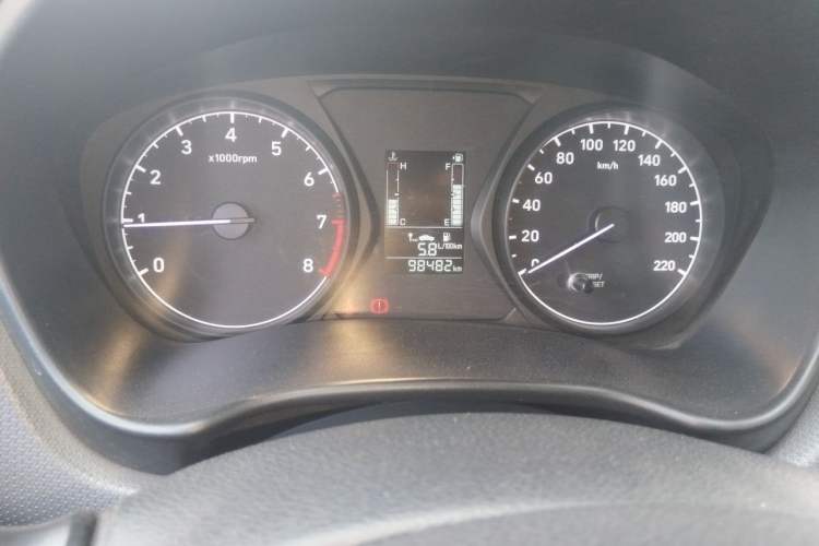 Used Hyundai Verna (older generation) 2017 1.4L Manual Huancai Edition China V Standard Odometer Close Up