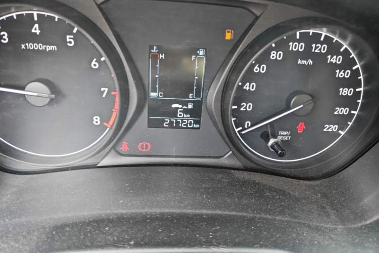 Used Hyundai Verna (older generation) 2017 1.4L Manual Refreshed Version China VI Standard Odometer Close Up
