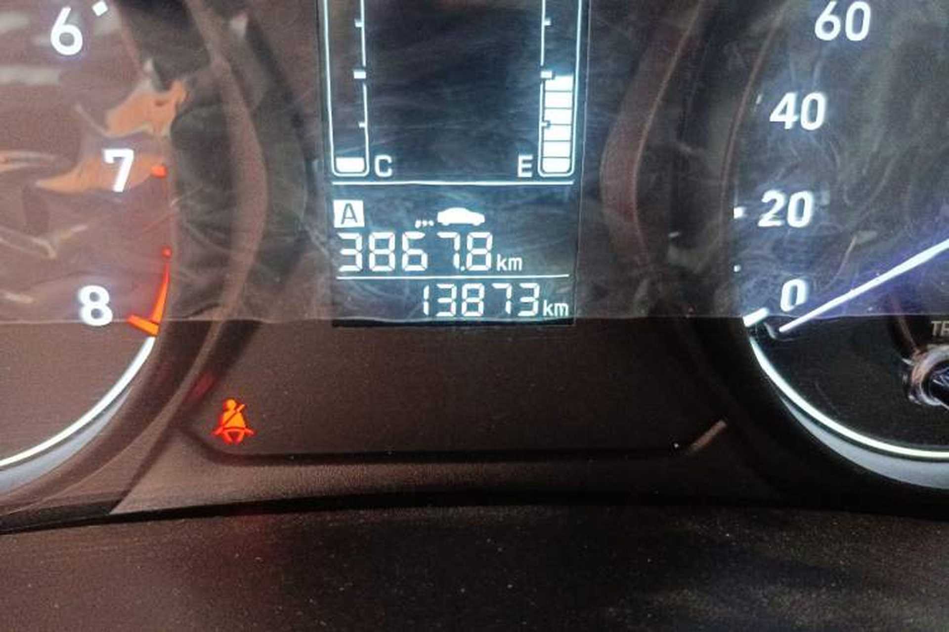 Used Hyundai Verna (older generation) 2017 1.4L Manual Refreshed Version China VI Standard Odometer Close Up