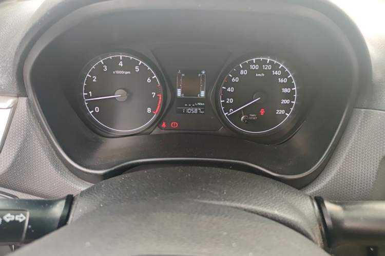 Used Hyundai Verna (older generation) 2017 1.4L Manual Huancai Edition China V Standard Odometer Close Up