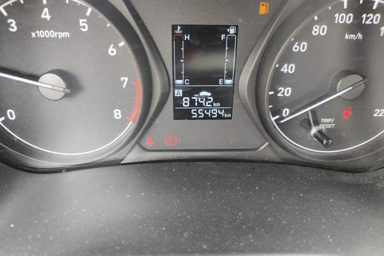 Used Hyundai Verna (older generation) 2017 1.4L Manual Huancai Edition China V Standard Odometer Close Up