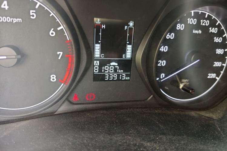 Used Hyundai Verna (older generation) 2017 1.4L Manual Refreshed Version China V Standard Odometer Close Up