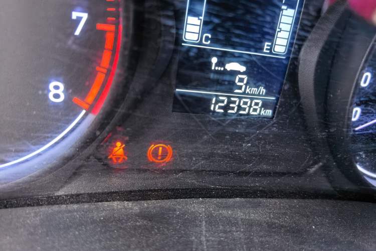 Used Hyundai Verna (older generation) 2017 1.4L Manual Refreshed Version China V Standard Odometer Close Up