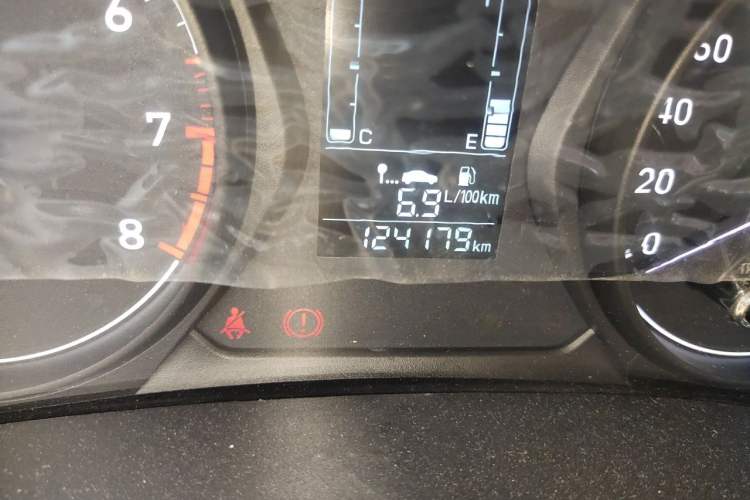 Used Hyundai Verna (older generation) 2017 1.4L Manual Refreshed Version China V Standard Odometer Close Up