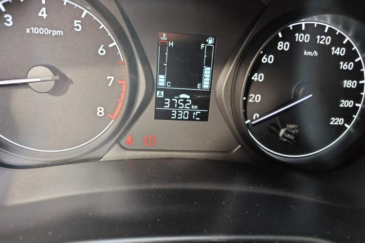 Used Hyundai Verna (older generation) 2017 1.4L Manual Huancai Edition China V Standard Odometer Close Up