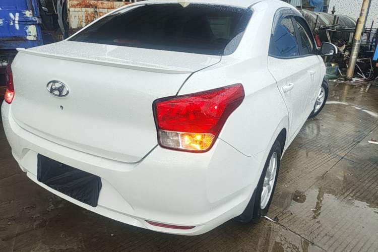 Used Hyundai Verna (older generation) 2017 1.4L Manual Colorful Skyroof Version China V Standard Rear Right 45 Deg