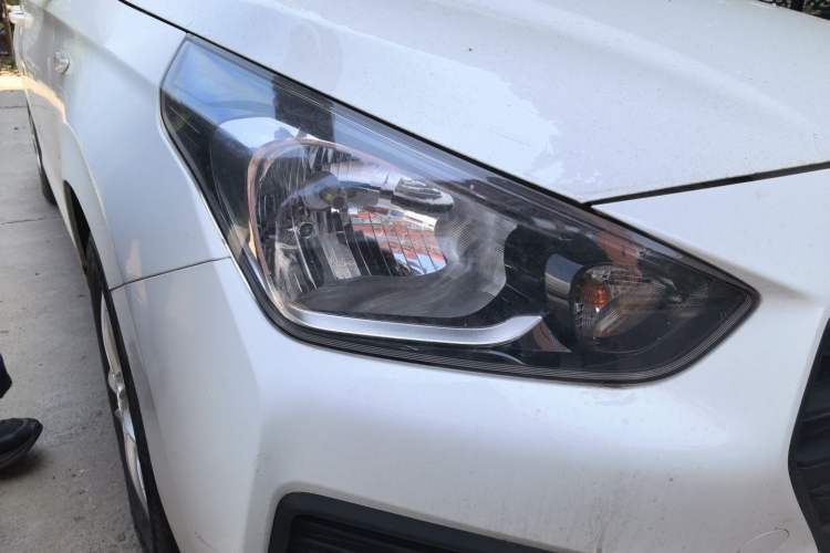 Used Hyundai Verna (older generation) 2017 1.4L Manual Refreshed Version China V Standard Right Front Headlight